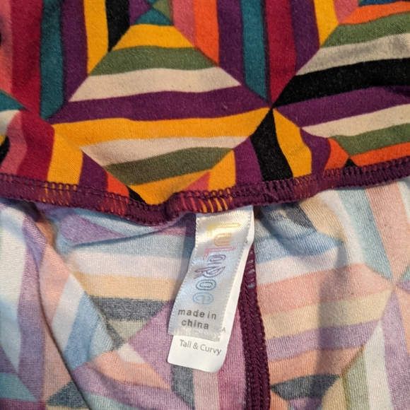 Tall and curvy - Picture 4 of 4